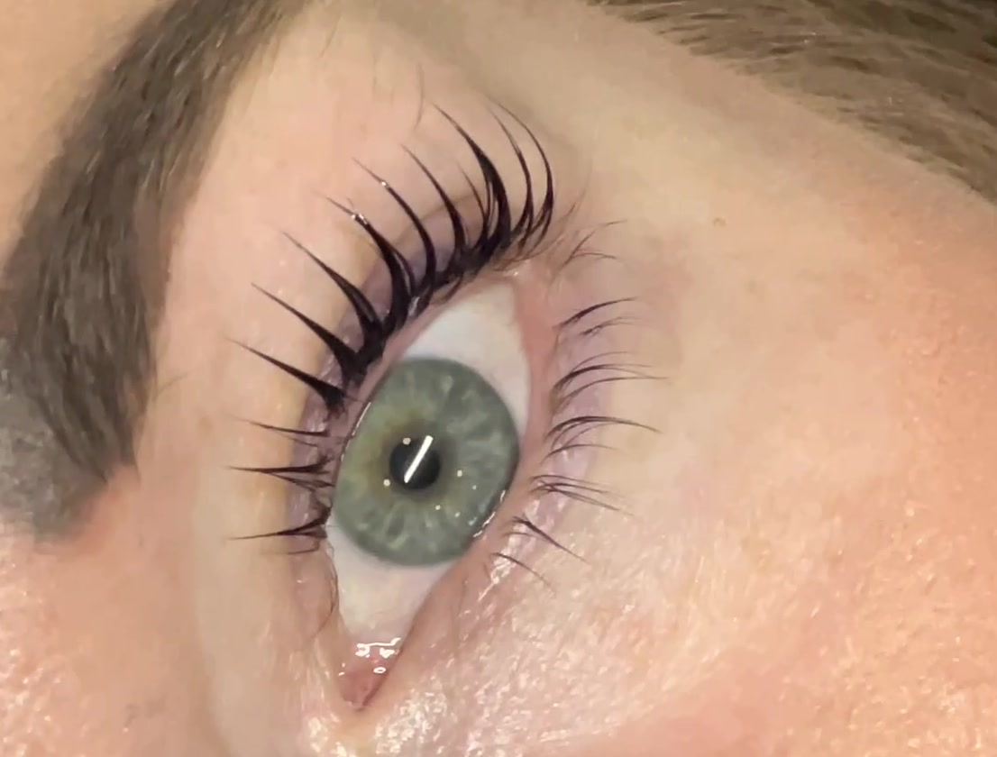 Close-up of lifted natural lashes at RAW by Camila